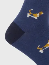 Calcetines de largo medio color azul marino con estampado de perros Basset Hound. Cuentan con puño suave y puntera reforzada en tono más oscuro.