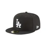 Gorro negro de visera plana marca New Era, con logo de los Dodgers en blanco y logo de la MLB bordado en el lateral.