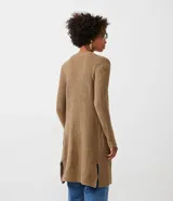 Cardigan largo de punto abierto, color marrón tostado, con mangas largas y dos bolsillos delanteros aplicados. Presenta una textura acanalada y diseño sin cierre.