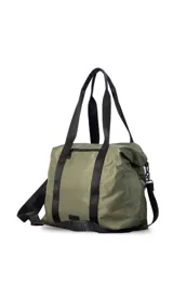 Bolso deportivo color gris claro, con cierres y correas negras. Cuenta con dos asas superiores, bolsillo frontal con cierre y correa extensible ajustable.