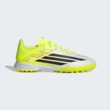 Championes de fútbol Adidas F50 League para césped artificial, con exterior Fiberskin y diseño en color amarillo neón con detalles en blanco y negro. Presentan suela de caucho con tracción optimizada y mediasuela de EVA para mayor amortiguación.