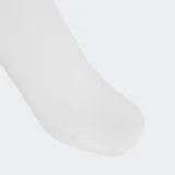 Pack de tres pares de medias Adidas de caña media, color blanco con tres rayas negras en la parte superior y logo del Trifolio bordado en negro.