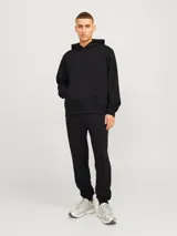 Hoodie negro de manga larga con capucha, corte holgado y bolsillo tipo canguro. Interior perchado de textura suave y tejido de espalda de bucle para mayor transpirabilidad.