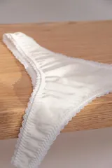 Bombacha colaless blanca de algodón orgánico pima con certificación GOTS.