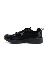 Championes deportivos Umbro modelo Iren para hombre, color negro con detalles en gris y suela de goma color camel.