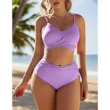 Bikini de dos piezas color fucsia. El top presenta un diseño cruzado en el frente con breteles finos ajustables, mientras que la bombacha es de tiro alto con detalle de frunces laterales.
