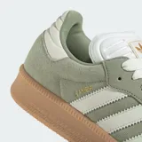Championes Adidas Samba XLG color verde con las tres tiras blancas y suela marrón.
