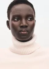 Jersey Mariana de punto medio con cuello vuelto y manga larga, de corte recto.