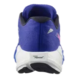 Championes de running Salomon Aero Blaze 3 de color azul con detalles en fucsia, amarillo y suela blanca. Cuenta con capellada de malla transpirable y amortiguación optimizada.