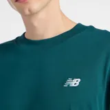 Remera de algodón de corte clásico, color verde oscuro, con cuello redondo, mangas cortas y logo de la marca bordado en el pecho.