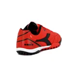 Championes de fútbol Diadora Tifosi Futbol TF, color rojo con detalles en negro y blanco.