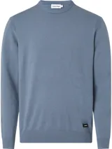 Sweater de punto liso color azul grisáceo, con cuello redondo y detalles de canalé en cuello, puños y bajo. Presenta una pequeña etiqueta con el logo de Calvin Klein sobre el bajo.