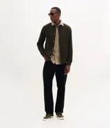 Campera bomber azul marino de pana con cuello redondo, cierre con botones a presión, bolsillos laterales y puños y cintura elastizados.