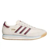 Championes Adidas SL 72 RS color beige con detalles en burdeos y celeste.