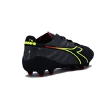 Championes de fútbol Diadora Brasil Elite Veloce Ita Lpx, color negro con detalles en amarillo flúor.