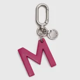 Llavero o charm para accesorios con forma de letra H en color fucsia, con gancho metálico y dije circular pequeño con la marca Bubba grabada.