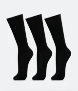 Pack de tres pares de medias sociales lisas, color negro, caña media.