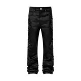 Pantalón flared negro con detalles de bordados florales en cuentas en los laterales de las piernas.