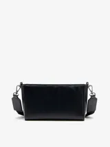 Bolso bandolera rectangular negro de poliuretano con logo Diesel en relieve y correa de cincha desmontable.