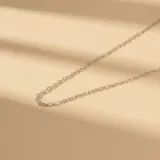 Cadena de eslabones clásicos fabricada en plata 925, con un diseño versátil y acabado brillante.