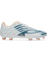 Championes de fútbol Under Armour U Shadow Select 4 FG, diseño en color blanco con detalles en verde azulado y naranja, capellada sintética texturizada y suela con tapones cónicos para césped natural.