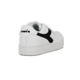 Championes casuales de mujer Diadora modelo Spitfire, color blanco con el logo lateral en negro. Diseño de caña baja con cordones blancos y suela gruesa.