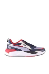 Championes deportivos Puma modelo X-Ray 2 Square, en combinación de colores azul marino, blanco, rojo y gris, con suela chunky y cordones azules.