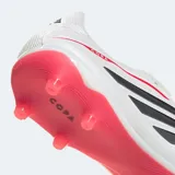 Championes de fútbol Adidas Copa Pure IV Pro para terreno firme, en color blanco perlado con detalles en negro y rojo. Presentan un diseño aerodinámico con las icónicas tres tiras laterales y suela con tacos en color rojo vibrante.