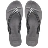 Sandalias tipo ojota Havaianas con tiras finas metálicas y suela de goma texturizada.