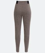 Pantalón legging con estampado cuadrillé en tonos marrones, cintura elástica contrastante y corte ajustado.