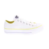 Championes urbanos Converse Chuck Taylor, color blanco con detalles en amarillo y lila.