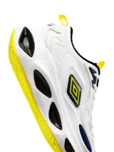 Championes deportivos Wilok Umbro de hombre, color negro, con diseño chunky, capellada de malla transpirable con apliques sintéticos y suela robusta con detalles esculpidos.