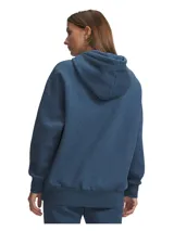 Buzo tipo hoodie de Under Armour, confeccionado en tejido polar ultrasuave de mezcla de algodón con interior cepillado. Presenta diseño de corte oversize con hombros caídos, capucha con cordón ajustable, puños y bajo acanalados, y logo de la marca bordado en el pecho.