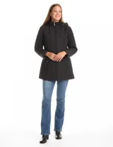 Campera capitoneada de largo midi en color bordó, con diseño de rombos en el cuerpo y mangas, y costuras diagonales en los laterales. Cuenta con cierre frontal, capucha desmontable con interior suave y panel entallado en la cintura.