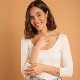 Esclava rígida tipo bombé fabricada en plata 925, con acabado pulido brillante y diseño minimalista.