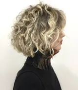 Cuello de lana merino multicolor con diseño afieltrado y teñido artesanalmente.