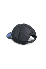 Gorra tipo trucker de la marca 47, color negro con malla trasera. Presenta el logo de los Anaheim Ducks bordado en la parte frontal en color celeste y el logo de la marca en el lateral.