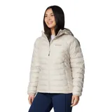 Campera acolchada con capucha, color beige, con cierre frontal, bolsillos laterales con cremallera y logo de la marca bordado en el pecho.