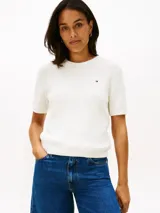 Cardigan de manga corta Tommy Hilfiger de cuello redondo, color blanco, con tejido acanalado y logo bordado en el pecho.