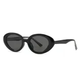 Lentes de sol con armazón ovalado de estilo retro en color negro y cristales oscuros con protección UV400.