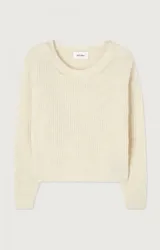 Sweater de punto fino con cuello a la base y mangas largas, confeccionado en hilo italiano con textura mullida y corte holgado.