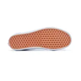 Zapatillas Vans Old Skool de lona azul y detalles en negro. Presentan la clásica sidestripe blanca de Vans en los laterales y suela de goma blanca con línea negra.