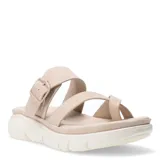 Sandalias de mujer con diseño de tiras cruzadas y ajuste mediante hebilla lateral. Presentan una suela de plataforma blanca con relieve y plantilla anatómica, ofreciendo un estilo casual y cómodo.