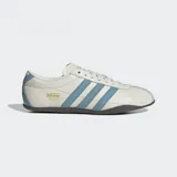 Championes Adidas Tokyo, reedición de un clásico de perfil bajo de 1964. Exterior de cuero liso y tela, interior de tela suave y suela de caucho para mayor tracción.