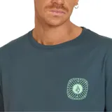 Remera de manga corta color azul con logo estampado en el pecho.