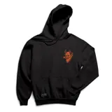 Canguro negro con capucha y bolsillo frontal tipo canguro. Presenta un estampado pequeño en color naranja en el pecho que representa una figura demoníaca.
