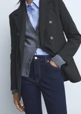 Jeans Sienna de tiro medio y corte flare con diseño crop, de tejido de algodón elástico en color azul oscuro, con cinco bolsillos, trabillas para cinturón, cierre de cremallera y botón, y bajo deshilachado.