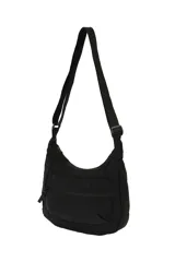 Bandolera de nailon color negro, con cierre frontal y correa ajustable.
