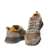 Championes urbanos Merrell modelo Alpine 83, confeccionados en una combinación de cuero gamuzado y textil. Presentan un diseño en tonos tierra, con suela de goma resistente y cierre mediante cordones.