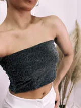 Top bandeau negro con lurex plateado.
